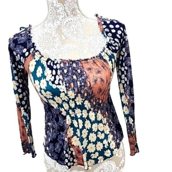 Urban Outfitters Tops - Urban Outfitters Multicolored Floral Scoop Neck Top Women's Small